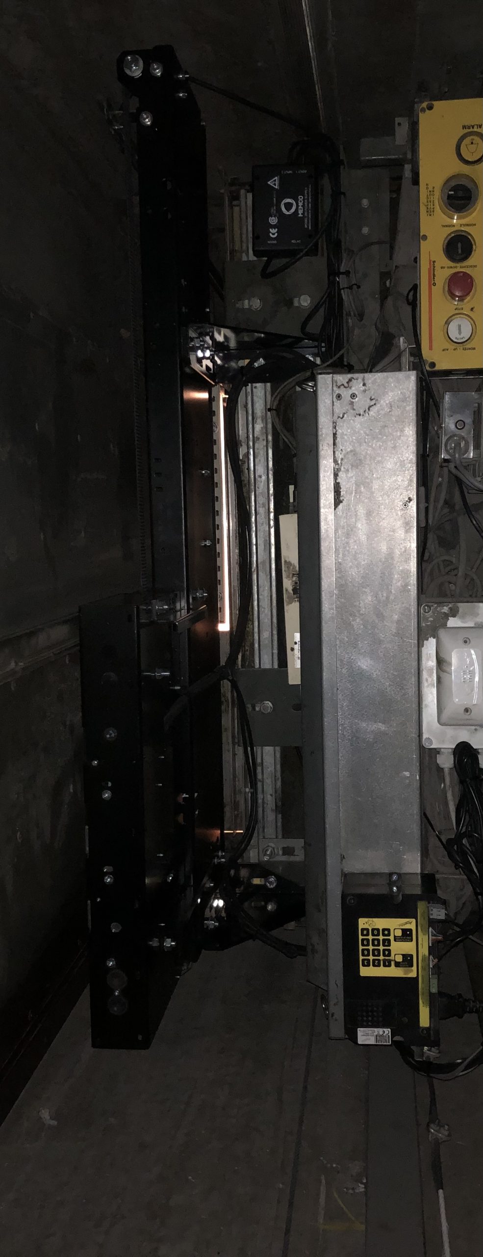 mécanique ascenseur nettoyée