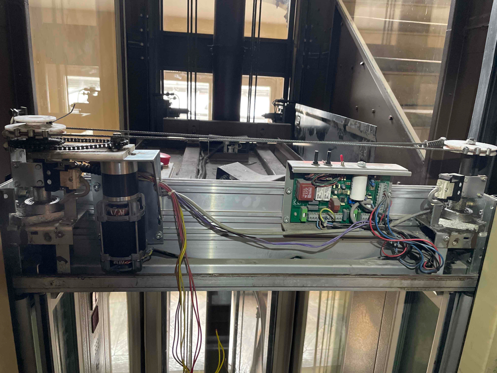 mécanique ascenseur non entretenue